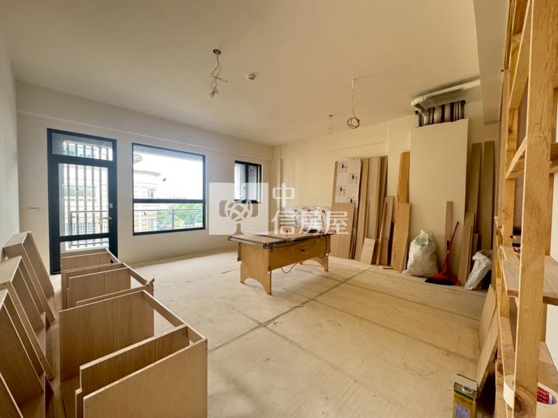 仁和全新電梯別墅A房屋室內格局與周邊環境