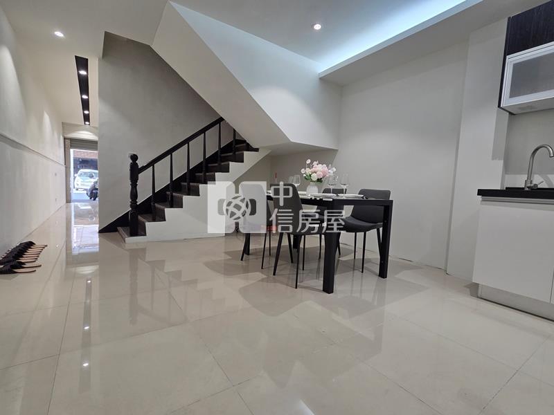 新高市場吃市透店房屋室內格局與周邊環境