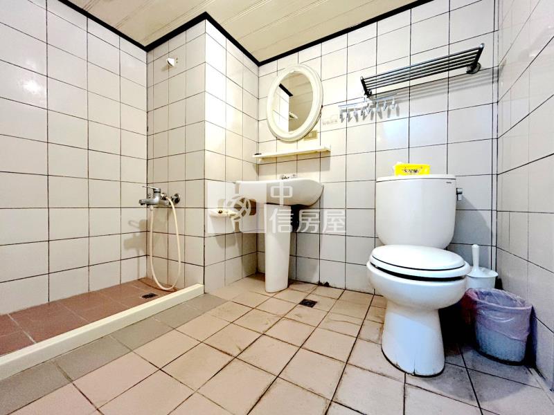 巨城三民學區套房房屋室內格局與周邊環境