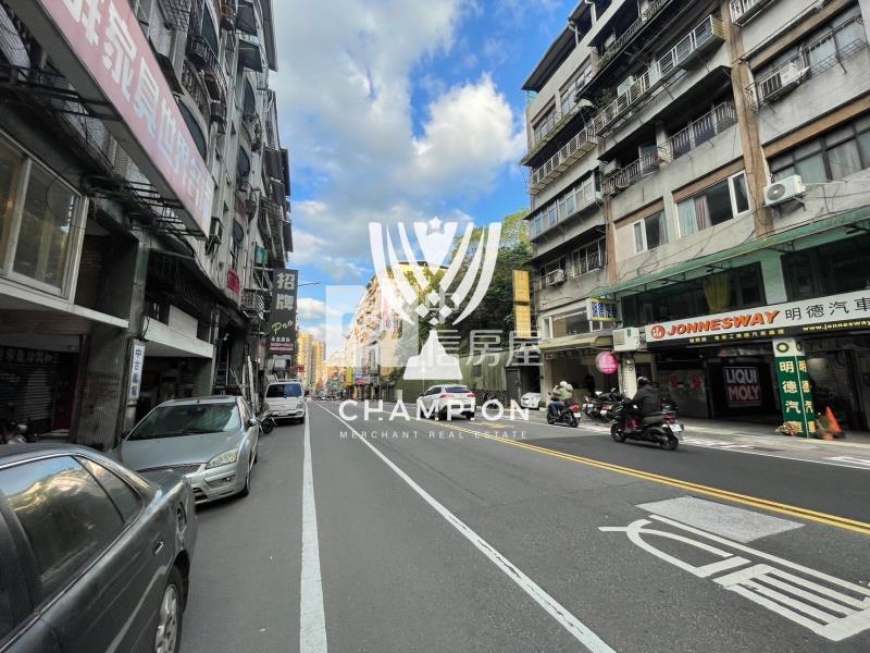 【冠軍】安樂路一段賺錢大店面房屋室內格局與周邊環境