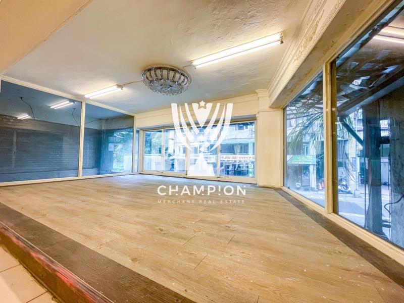 【冠軍】安樂路一段賺錢大店面房屋室內格局與周邊環境