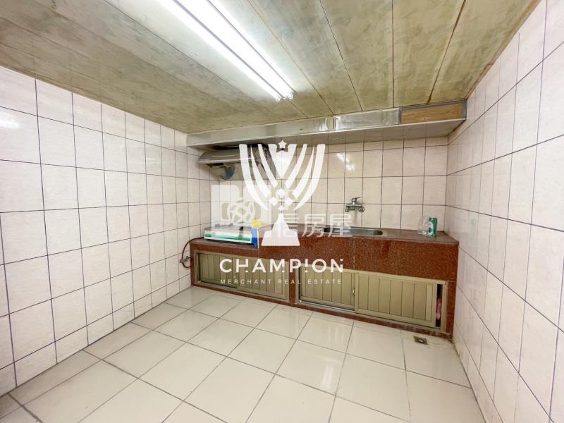 【冠軍】安樂路一段賺錢大店面房屋室內格局與周邊環境