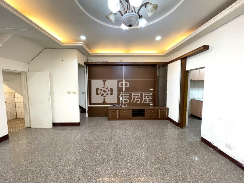 中平路臨路透天房屋室內格局與周邊環境