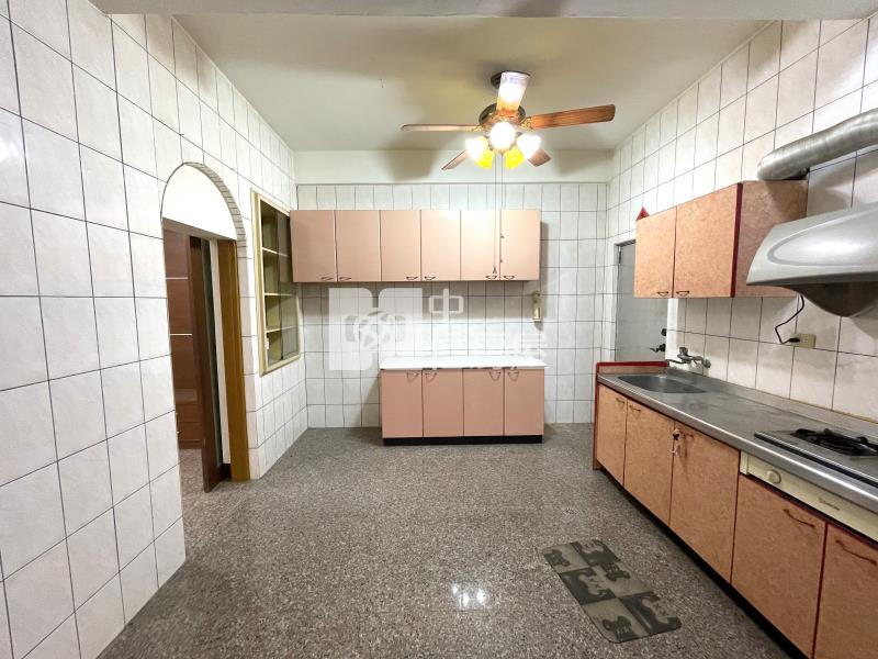 中平路臨路透天房屋室內格局與周邊環境