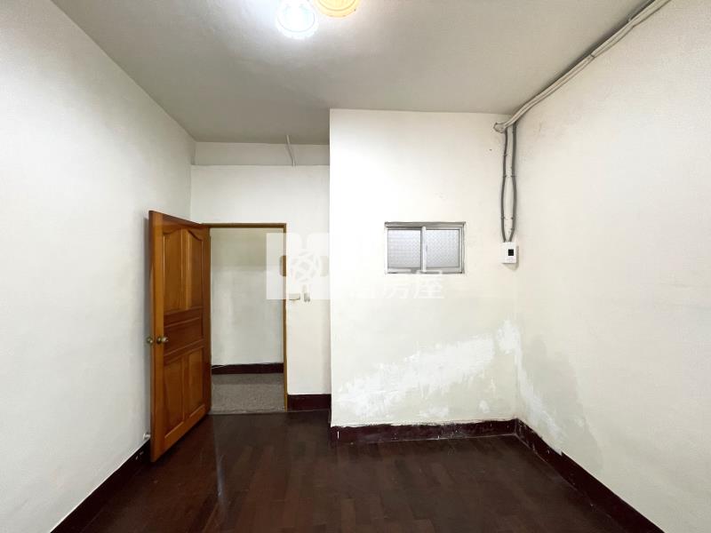 中平路臨路透天房屋室內格局與周邊環境