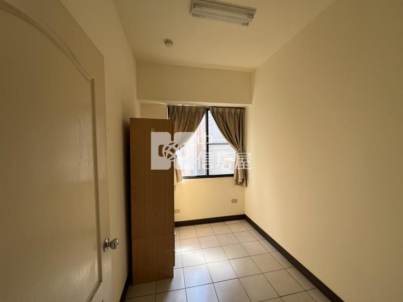 逢甲三房休旅車位房屋室內格局與周邊環境