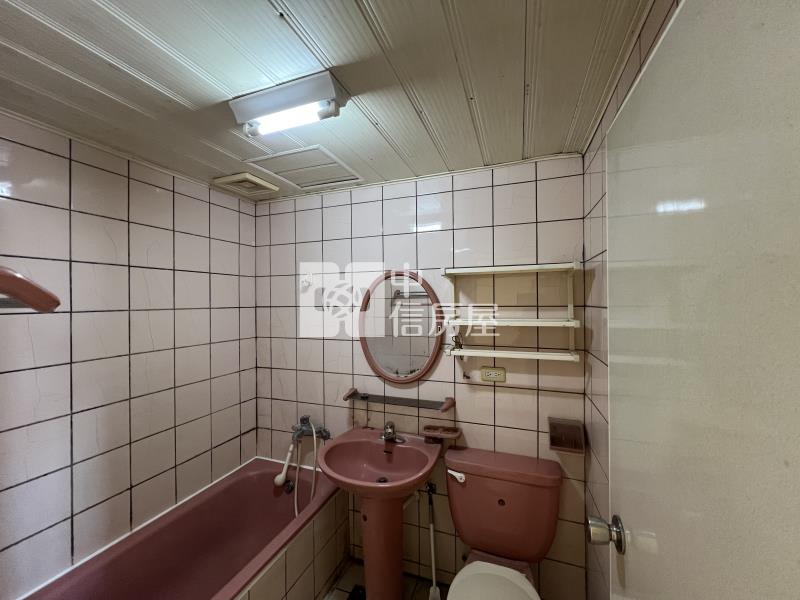 逢甲三房休旅車位房屋室內格局與周邊環境