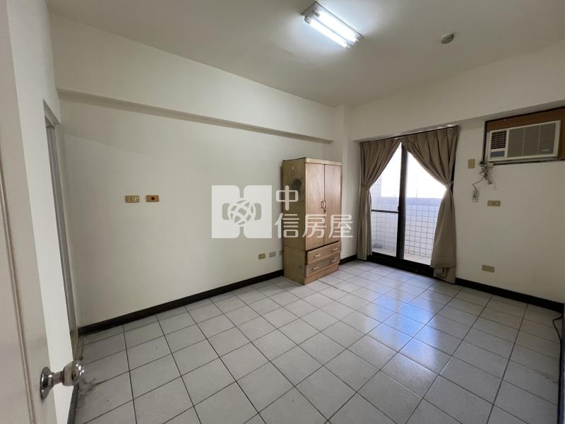 逢甲三房休旅車位房屋室內格局與周邊環境