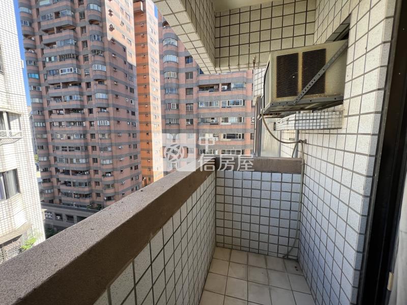 逢甲三房休旅車位房屋室內格局與周邊環境