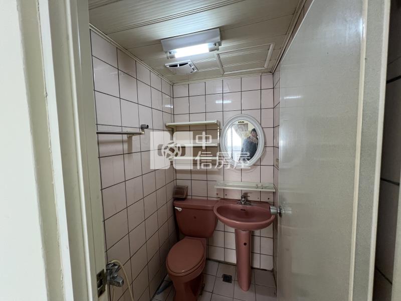 逢甲三房休旅車位房屋室內格局與周邊環境