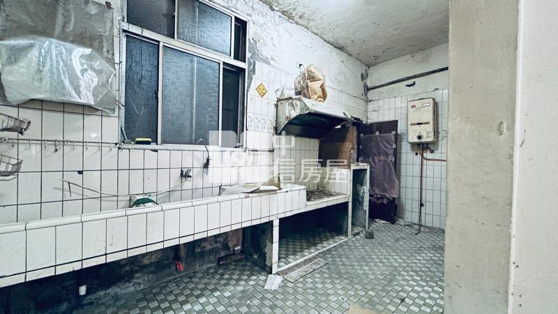 近北商金陵路旁透天房屋室內格局與周邊環境