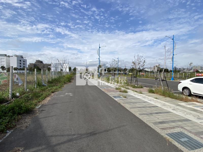 正龍富路大面寬美建地房屋室內格局與周邊環境