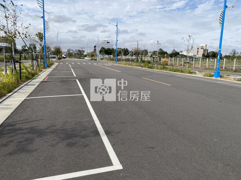 正龍富路大面寬美建地房屋室內格局與周邊環境