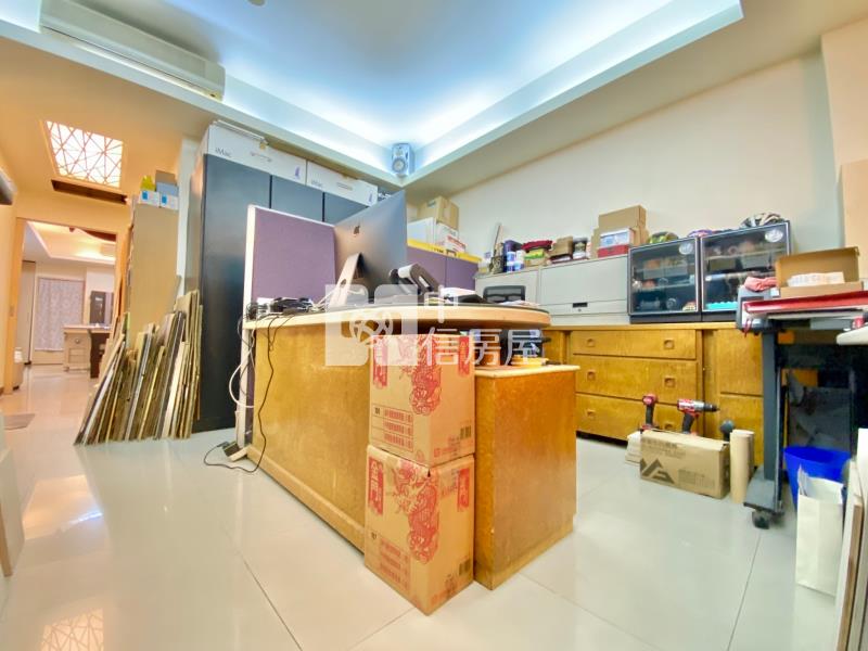 五期商圈｜適合巷弄咖啡廳、辦公室、美甲美睫金店面｜門前停車房屋室內格局與周邊環境