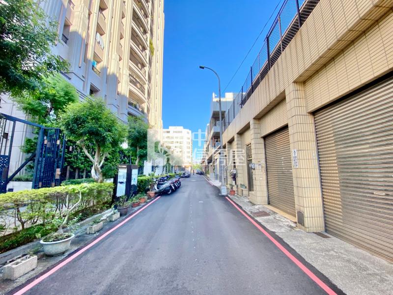 五期商圈｜適合巷弄咖啡廳、辦公室、美甲美睫金店面｜門前停車房屋室內格局與周邊環境