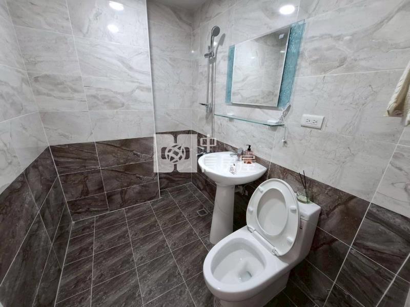 文華國小庭院華廈壹樓房屋室內格局與周邊環境