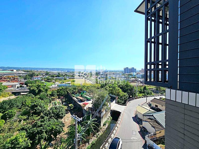 中龍鋼鐵最愛!屋齡6年角間大三房(專)房屋室內格局與周邊環境