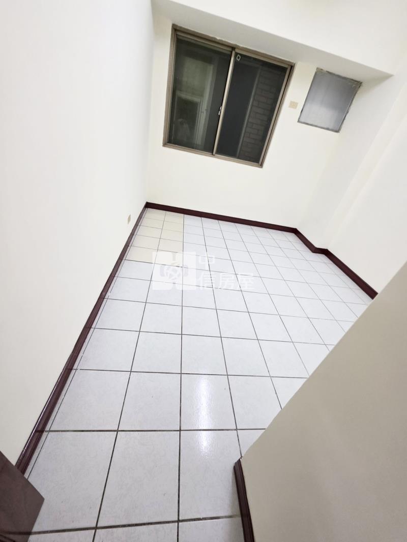 2299 文心國小電梯三房大陽台房屋室內格局與周邊環境