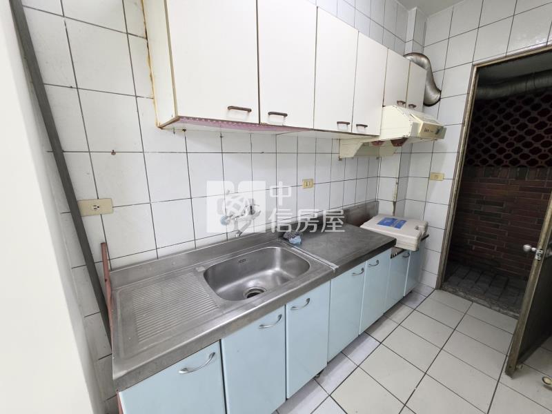 2299 文心國小電梯三房大陽台房屋室內格局與周邊環境