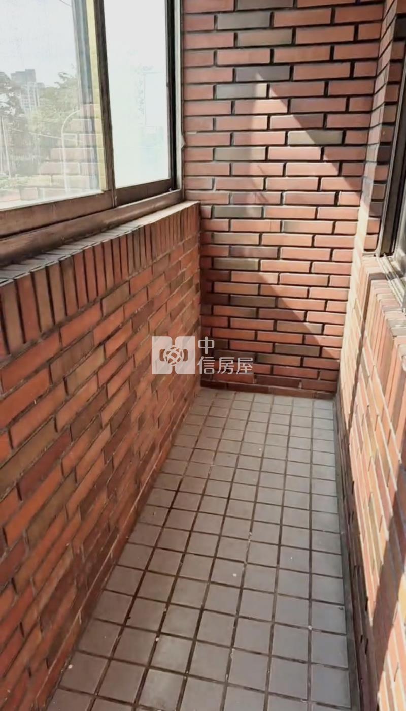 2299 文心國小電梯三房大陽台房屋室內格局與周邊環境