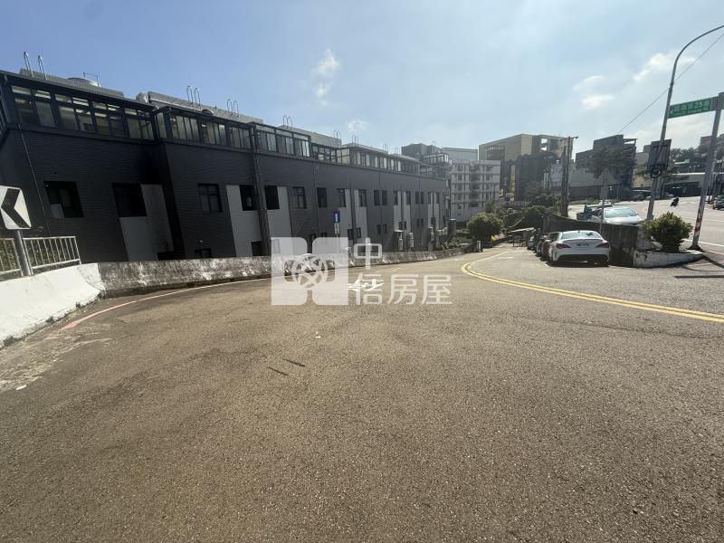 崧嶺路田型透天房屋室內格局與周邊環境