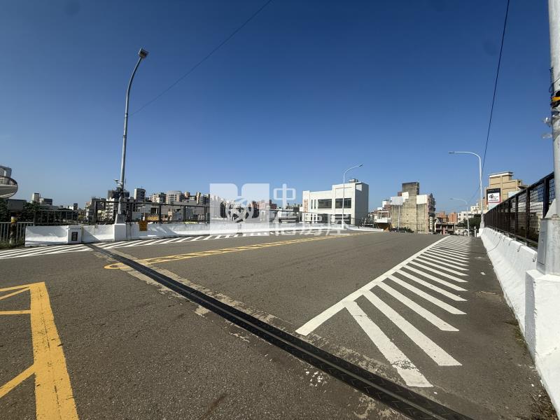 崧嶺路田型透天房屋室內格局與周邊環境