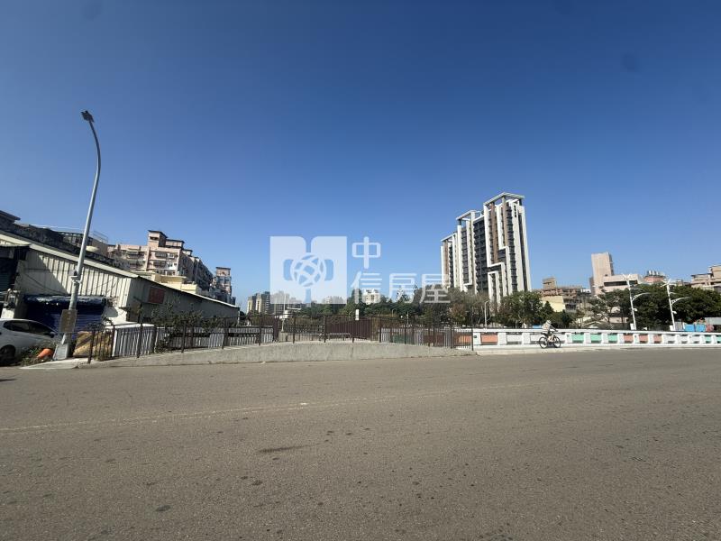 崧嶺路田型透天房屋室內格局與周邊環境