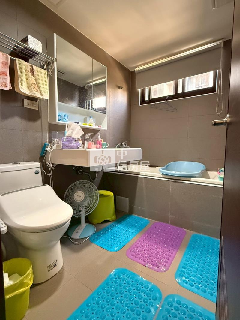中興&東榮雙商圈三面採光輕屋齡三房+車位房屋室內格局與周邊環境