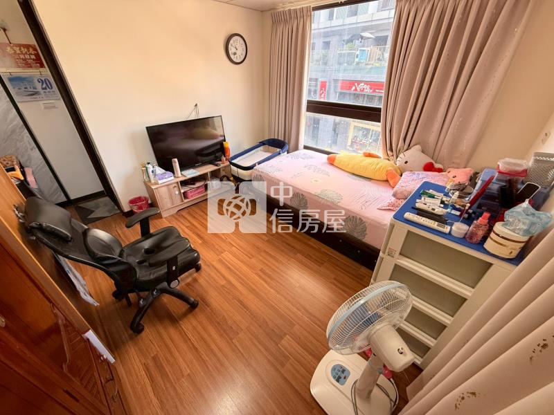 中興&東榮雙商圈三面採光輕屋齡三房+車位房屋室內格局與周邊環境