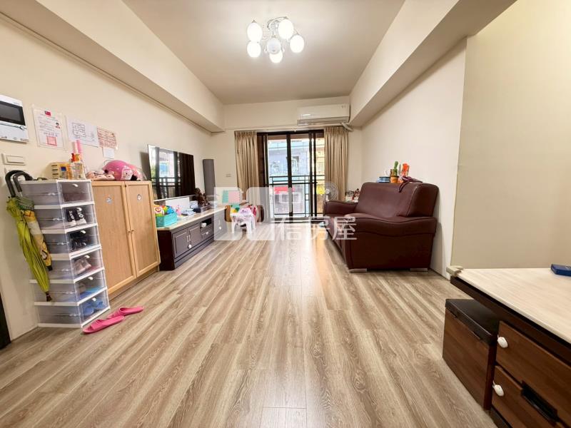 中興&東榮雙商圈三面採光輕屋齡三房+車位房屋室內格局與周邊環境