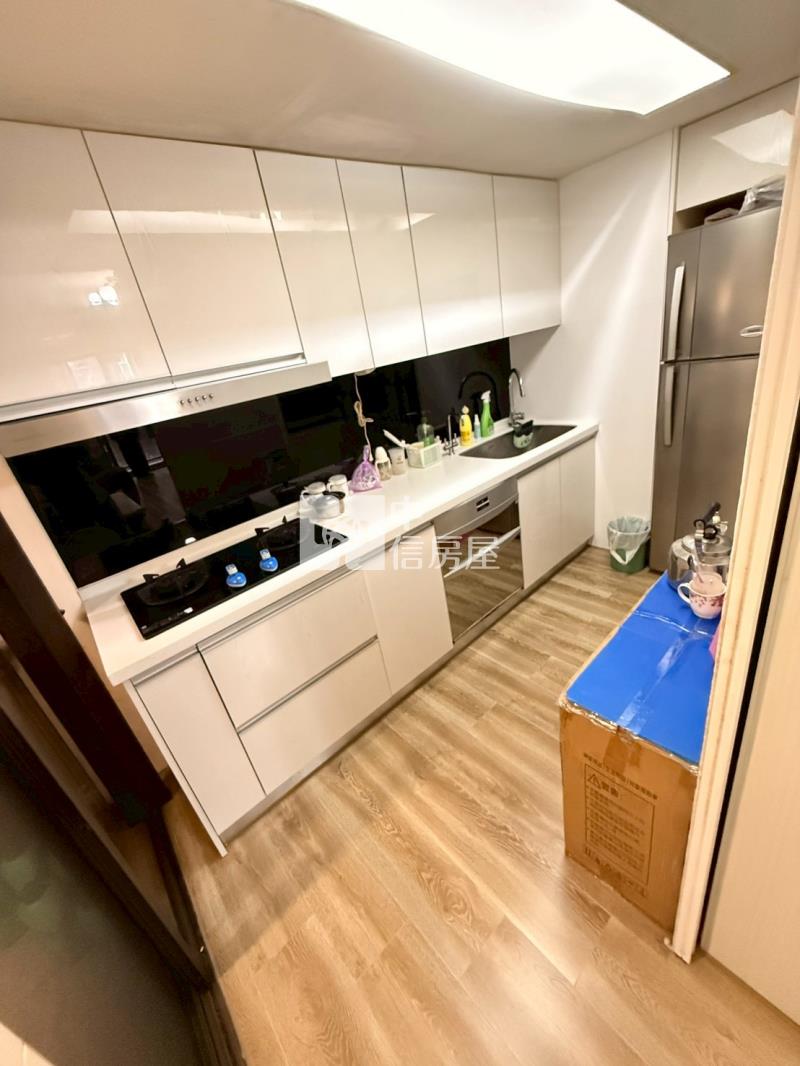 中興&東榮雙商圈三面採光輕屋齡三房+車位房屋室內格局與周邊環境