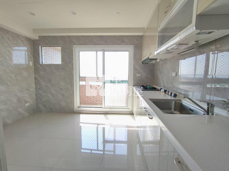 安南居易高樓層全新整理3+1房平車房屋室內格局與周邊環境