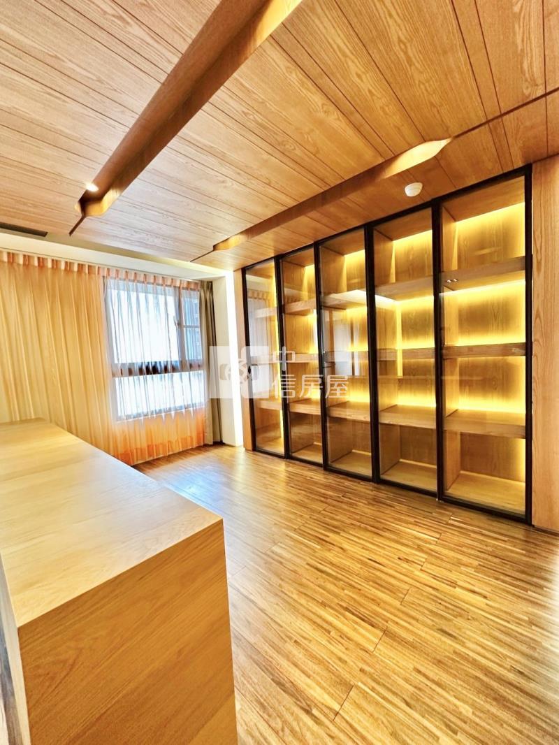 十期富宇晴綻花園3+1房平車房屋室內格局與周邊環境