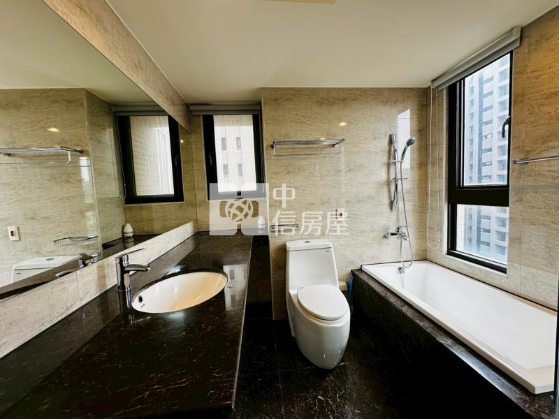 十期富宇晴綻花園3+1房平車房屋室內格局與周邊環境