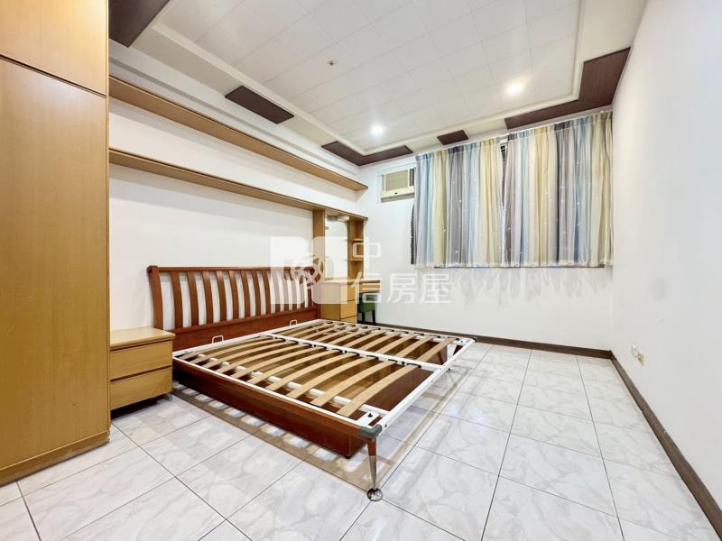 【奔馳】星光市三房車房屋室內格局與周邊環境