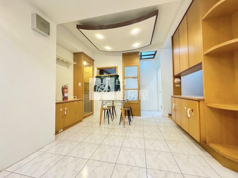 【奔馳】星光市三房車房屋室內格局與周邊環境