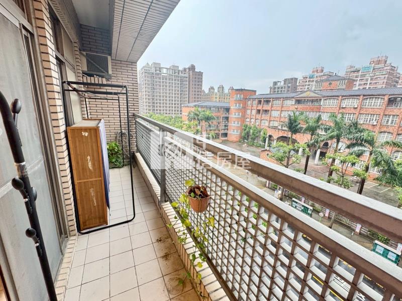 【奔馳】星光市三房車房屋室內格局與周邊環境