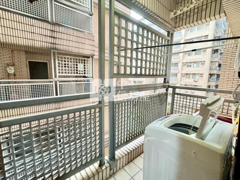 【奔馳】星光市三房車房屋室內格局與周邊環境