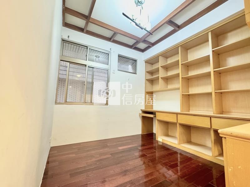 【奔馳】星光市三房車房屋室內格局與周邊環境