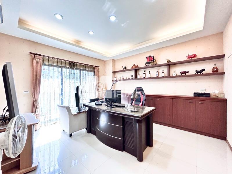 北屯日式大五房超稀有三車電梯美別墅房屋室內格局與周邊環境