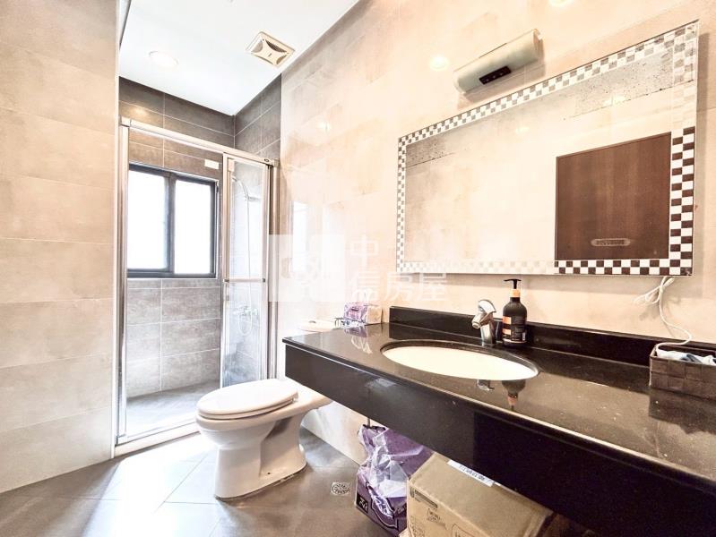 北屯日式大五房超稀有三車電梯美別墅房屋室內格局與周邊環境