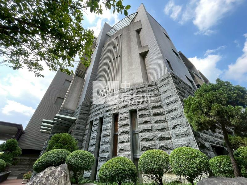 北屯日式大五房超稀有三車電梯美別墅房屋室內格局與周邊環境