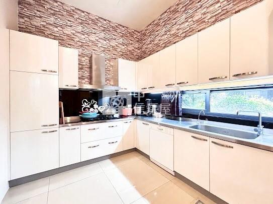 北屯日式大五房超稀有三車電梯美別墅房屋室內格局與周邊環境