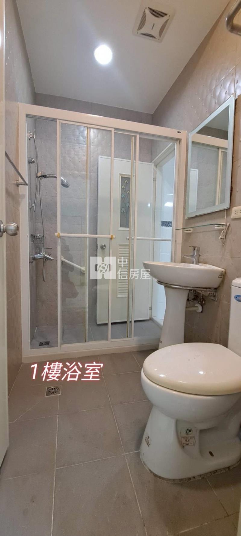 廣東商圈家樂福大面寬整新車墅房屋室內格局與周邊環境