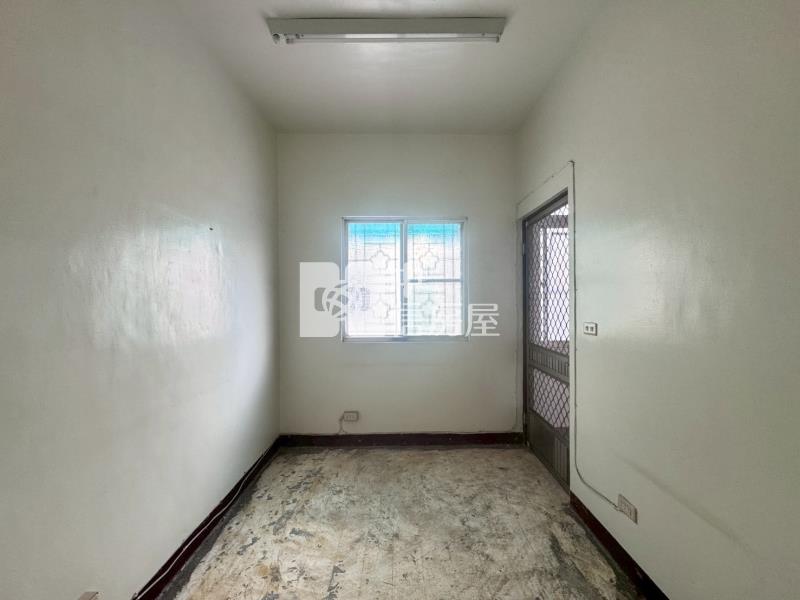 崇蘭大面寬整新透天房屋室內格局與周邊環境