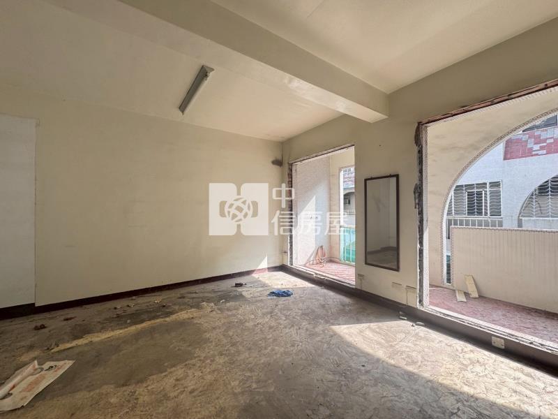 崇蘭大面寬整新透天房屋室內格局與周邊環境