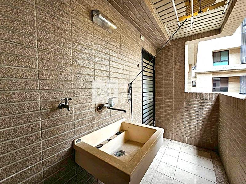 日出登陽正11期指標高樓四房雙車房屋室內格局與周邊環境