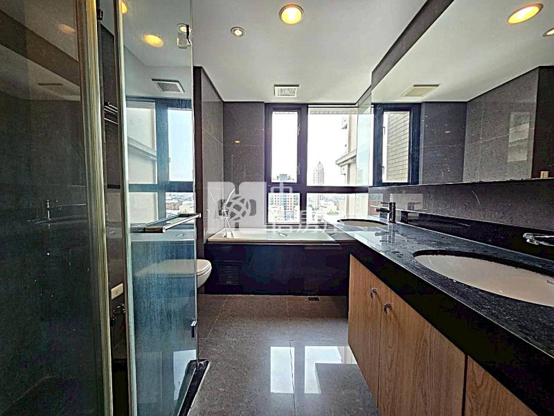 日出登陽正11期指標高樓四房雙車房屋室內格局與周邊環境