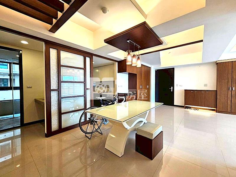 日出登陽正11期指標高樓四房雙車房屋室內格局與周邊環境