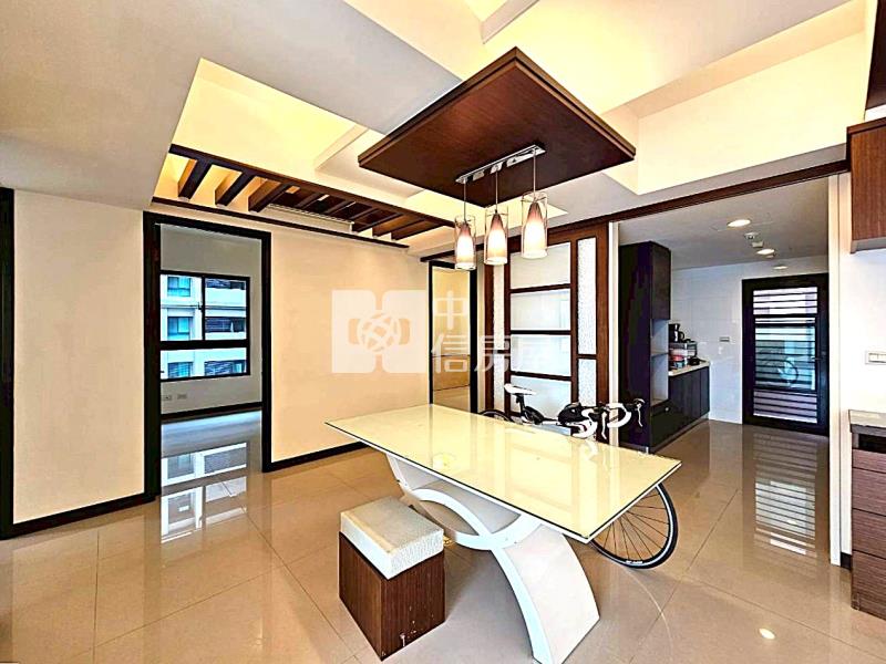 日出登陽正11期指標高樓四房雙車房屋室內格局與周邊環境